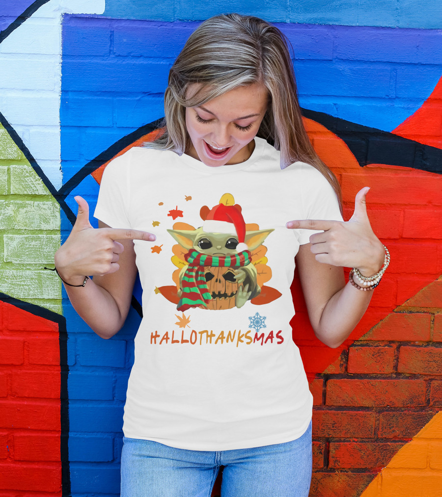 HAPPY HALLOTHANKSMAS BABY YODA PUMPKIN SANTA HAT FALL LEAVES SNOWFLAKE T-Shirt