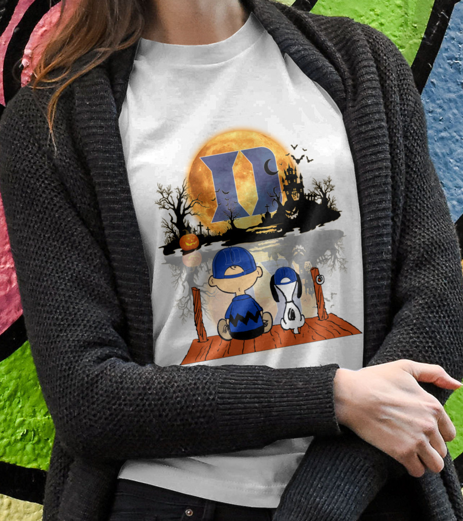 Duke Blue Devils Halloween Charlie Brown And Snoopy Moon Scene T-Shirt