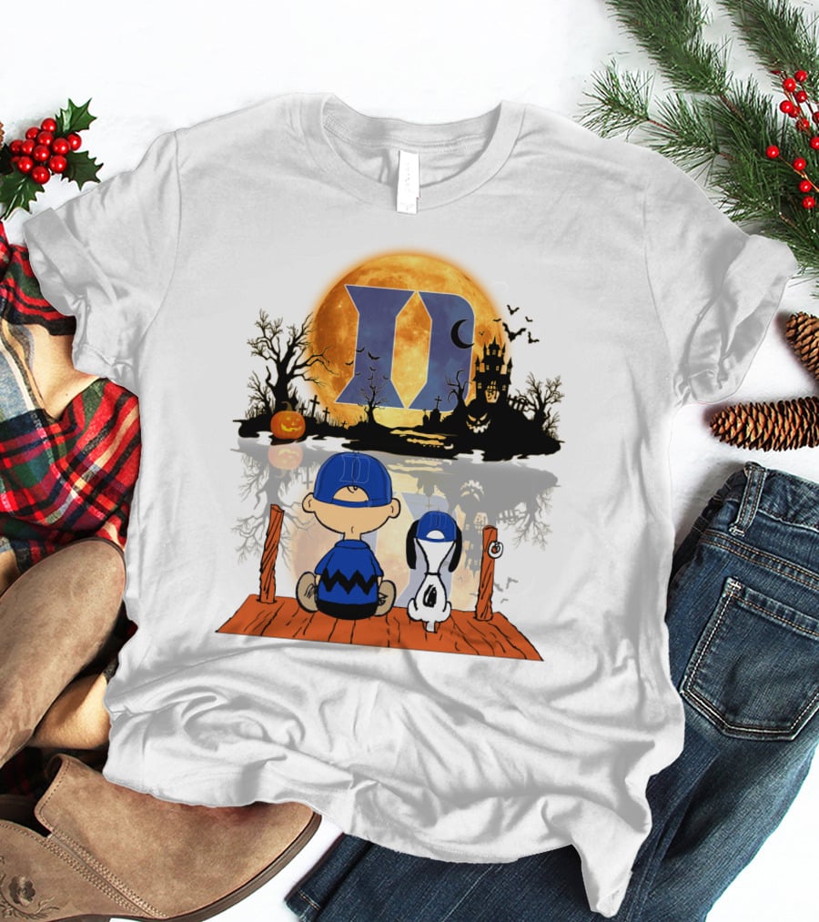 Duke Blue Devils Halloween Charlie Brown And Snoopy Moon Scene T-Shirt