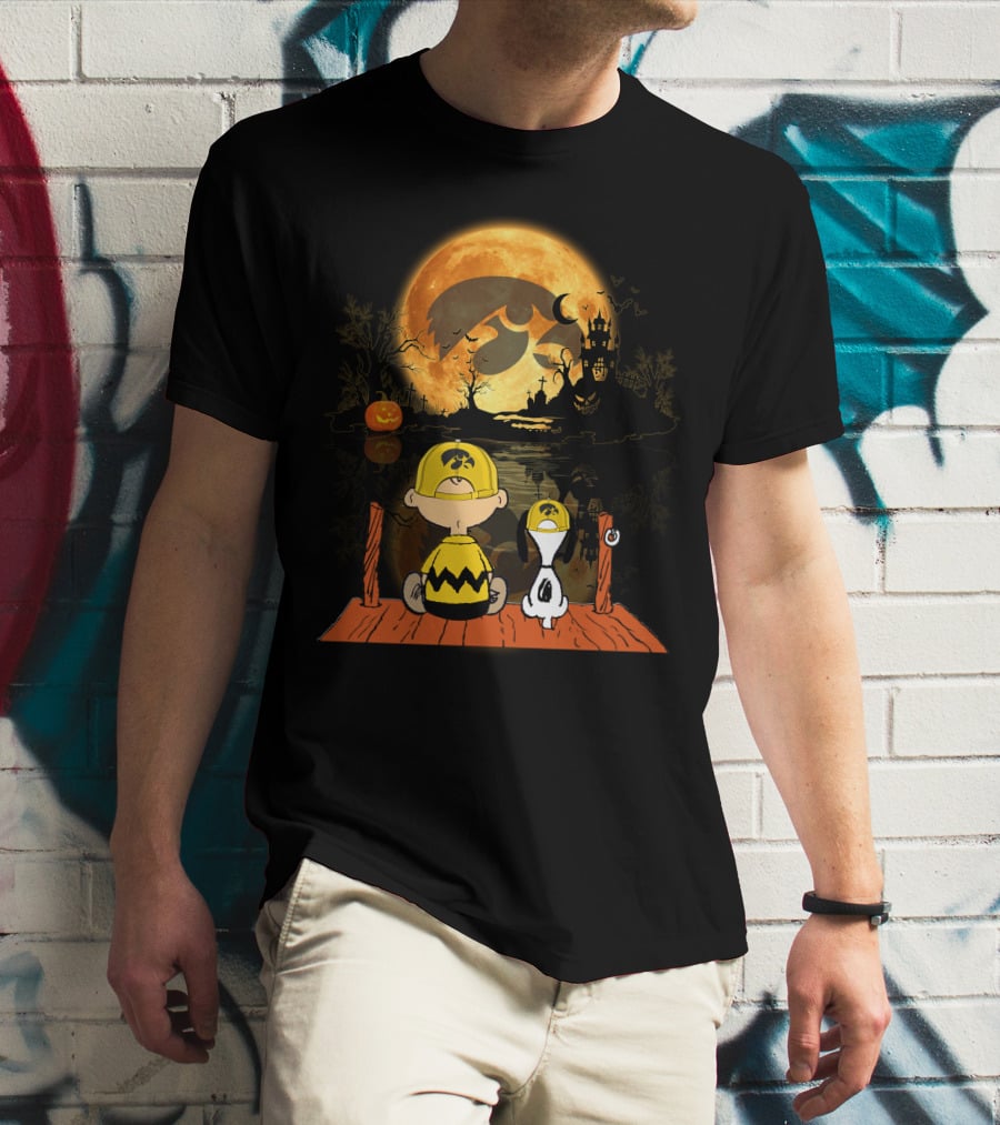 Iowa Hawkeyes Halloween Full Moon Peanuts Reflection T-Shirt