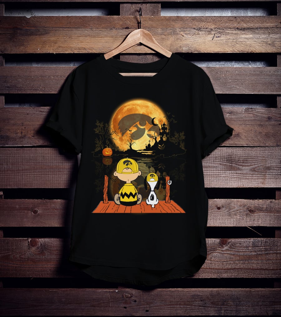 Iowa Hawkeyes Halloween Full Moon Peanuts Reflection T-Shirt