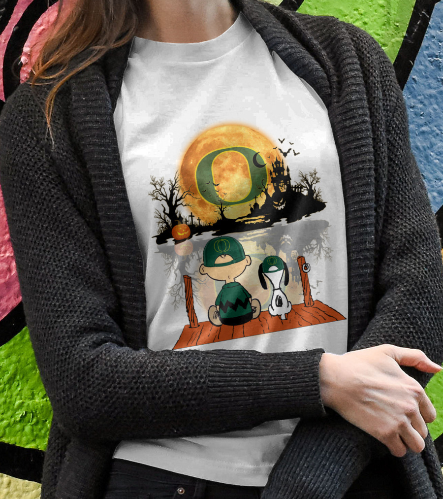 Oregon Ducks Halloween Moon Charlie And Snoopy Reflection T-Shirt