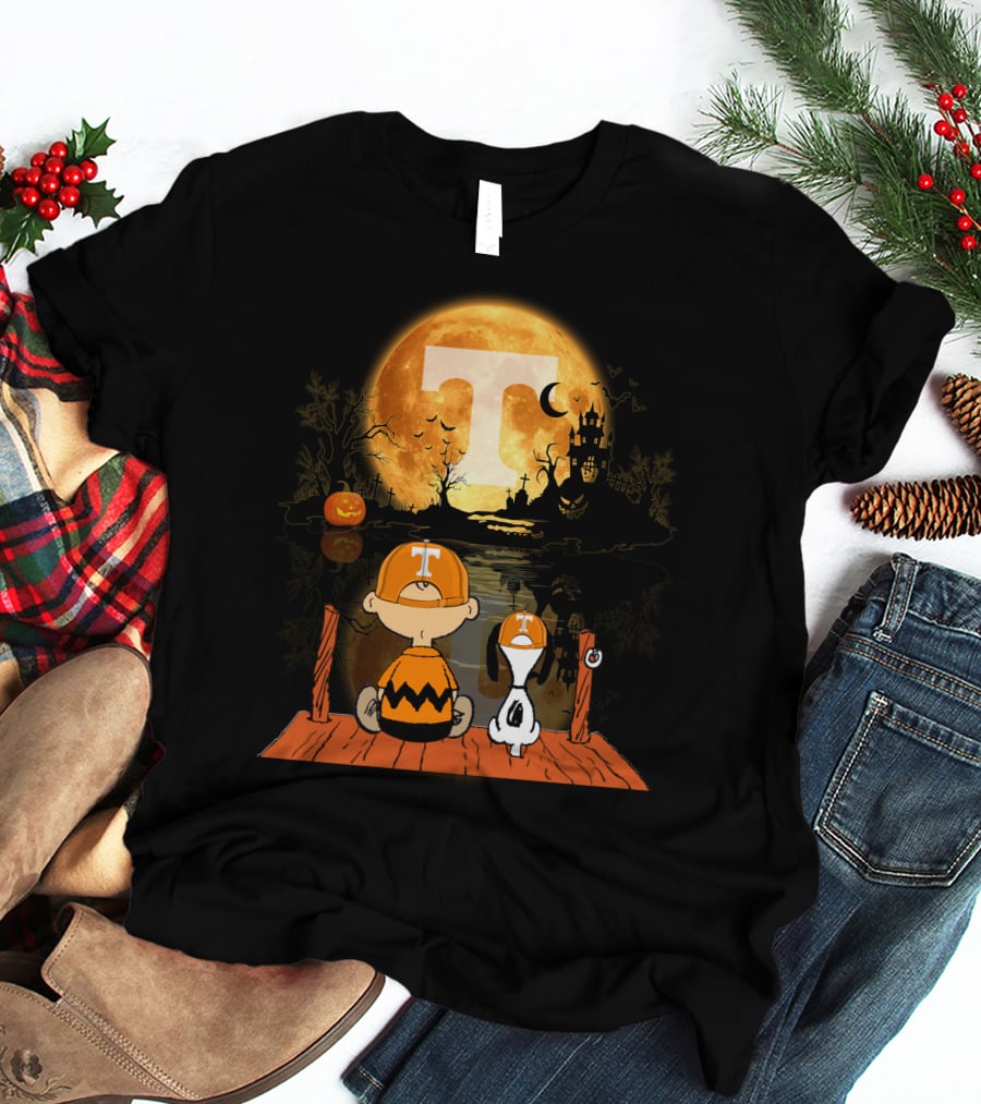Tennessee Volunteers Halloween Full Moon T And Snoopy Pumpkin Scene T-Shirt