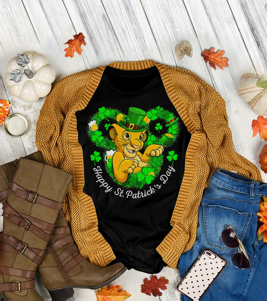 Simba Happy St. Patrick's Day With Shamrock And Green Hat T-Shirt