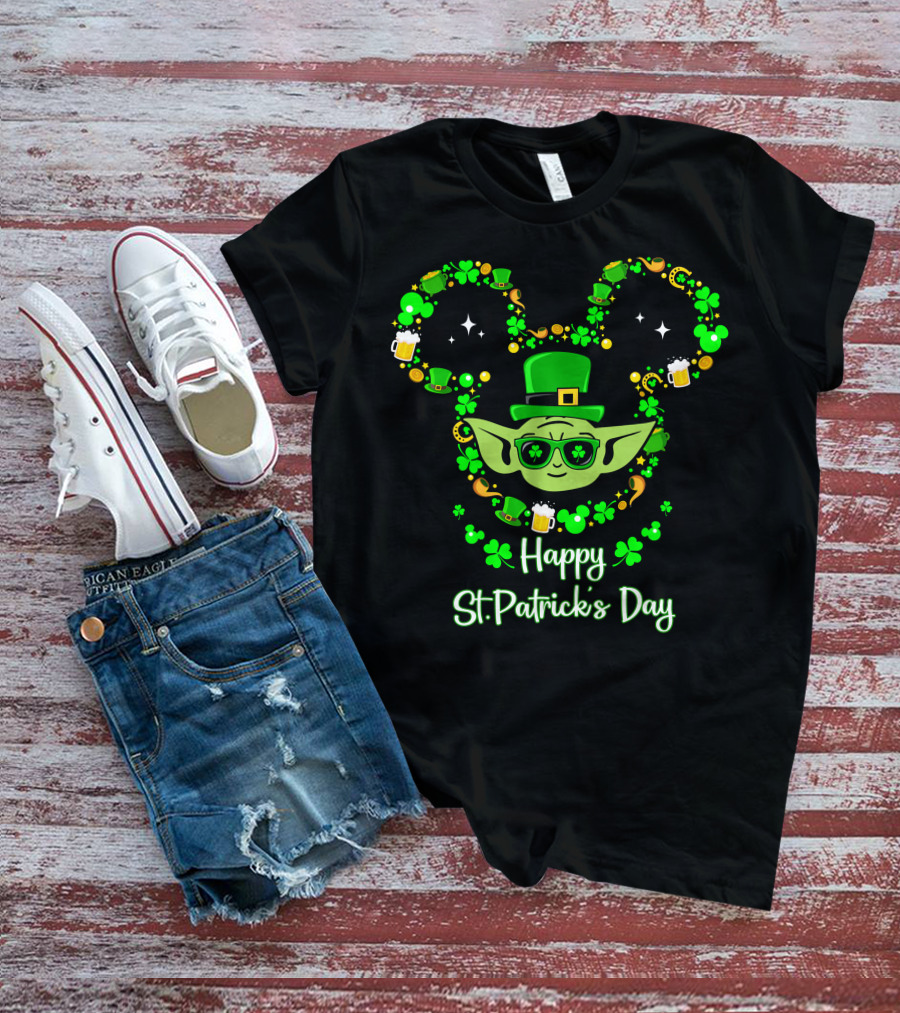 Happy St. Patrick's Day Baby Yoda With Shamrocks And Leprechaun Hat T-Shirt