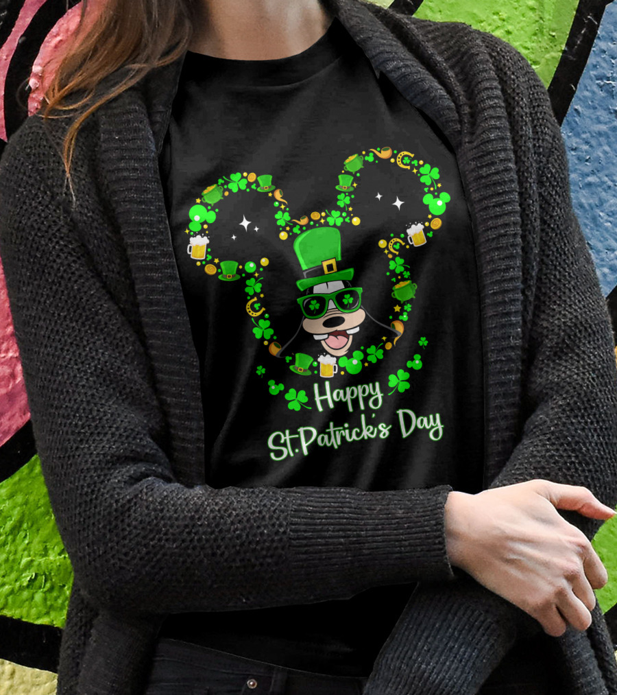 Happy St. Patrick's Day Goofy With Shamrocks And Leprechaun Hat T-Shirt
