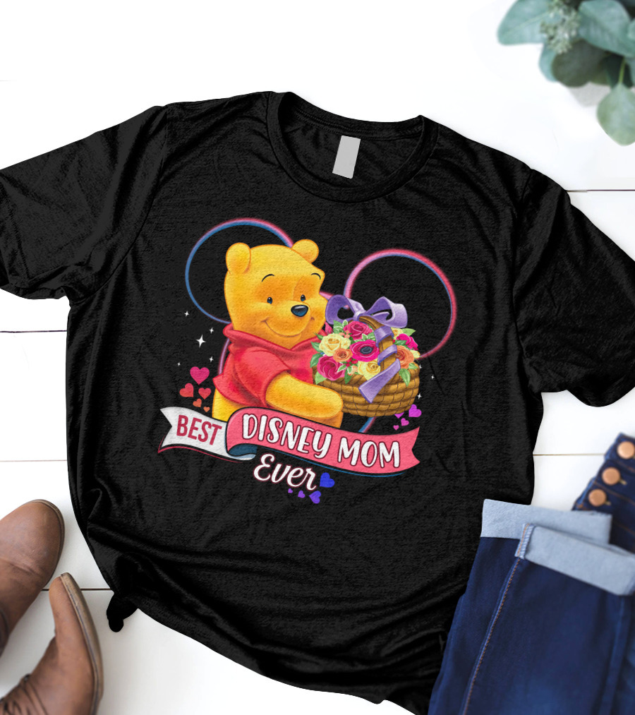 Best Disney Mom Ever Pooh Bear With Bouquet Of Flowers And Hearts T-Shirt