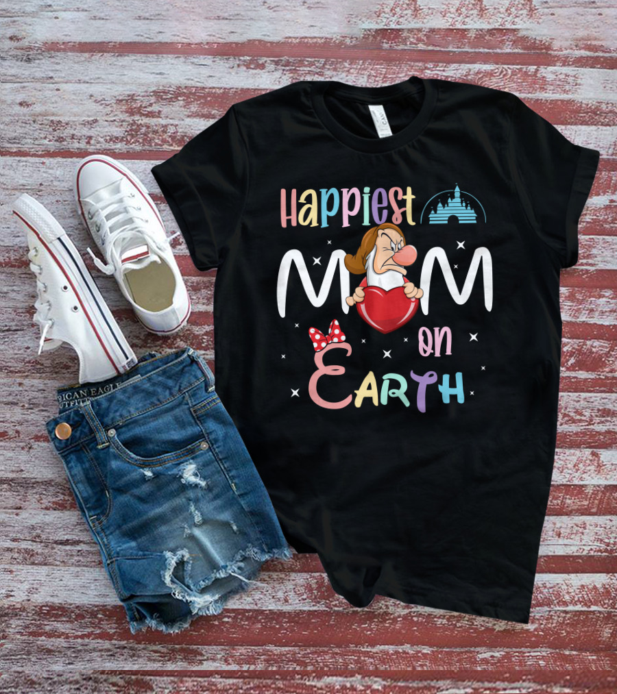 Happiest Mom On Earth Grumpy Dwarf Holding Heart Disney-Inspired T-Shirt