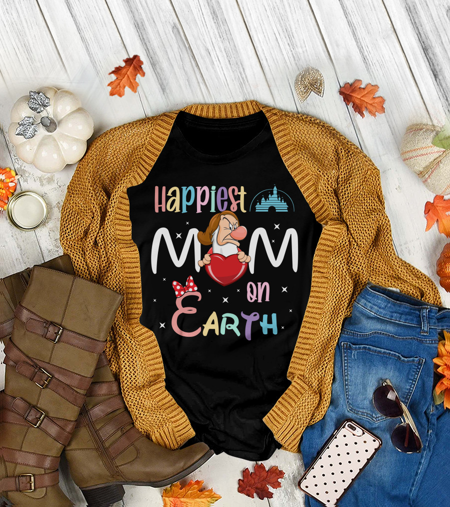 Happiest Mom On Earth Grumpy Dwarf Holding Heart Disney-Inspired T-Shirt