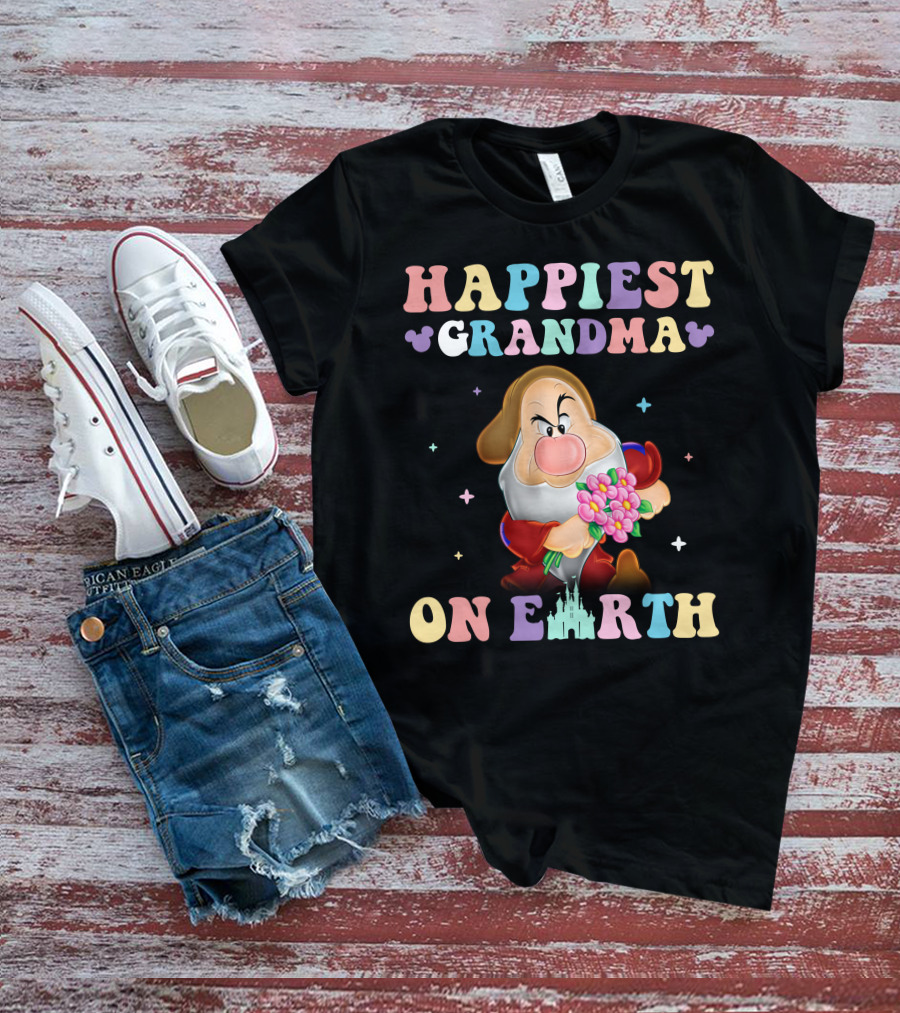 HAPPIEST GRANDMA ON EARTH GRUMPY DWARF DISNEY MAGIC KINGDOM T-Shirt