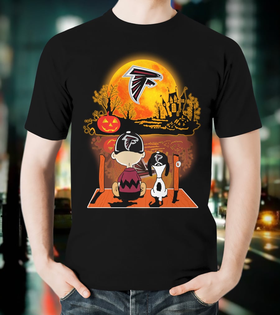 Atlanta Falcons Snoopy And Charlie Brown Halloween Pumpkin Moon Scene T-Shirt
