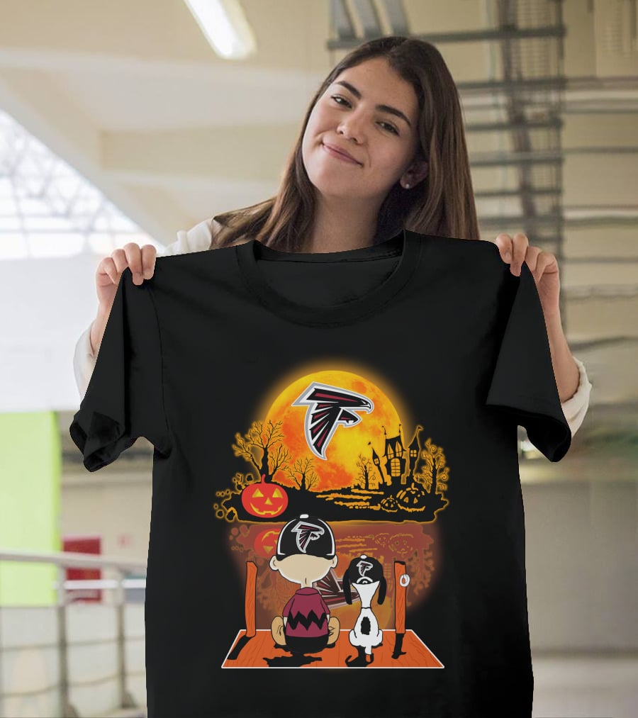 Atlanta Falcons Snoopy And Charlie Brown Halloween Pumpkin Moon Scene T-Shirt
