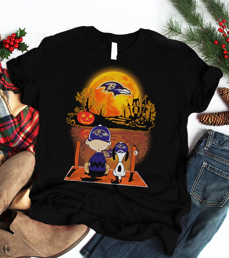 Baltimore Ravens Snoopy And Charlie Brown Halloween Moon Pumpkin Scene T-Shirt