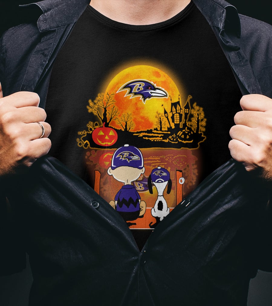 Baltimore Ravens Snoopy And Charlie Brown Halloween Moon Pumpkin Scene T-Shirt