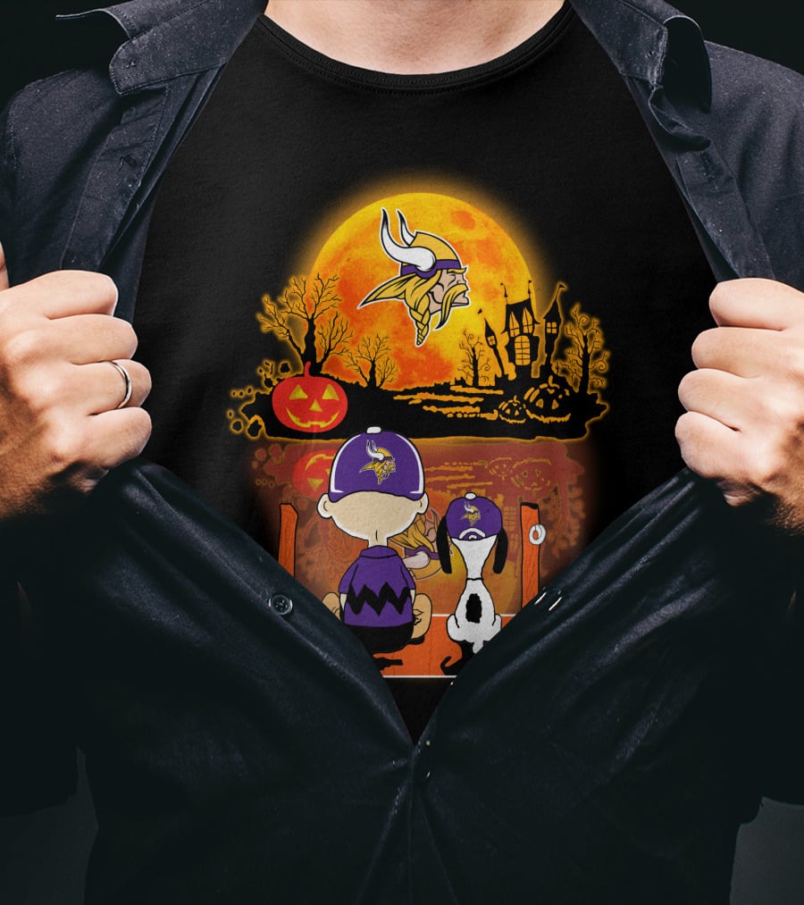 Minnesota Vikings Snoopy And Charlie Brown Halloween Pumpkin Moon T-Shirt