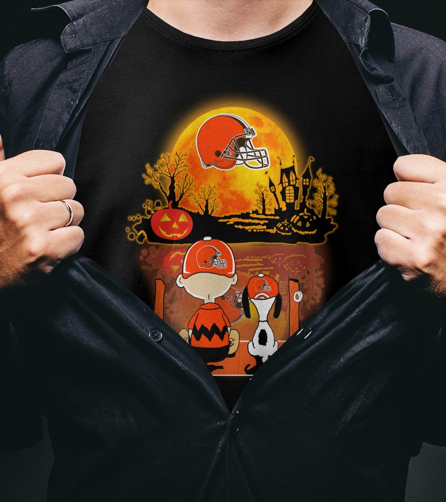Cleveland Browns Halloween Snoopy Charlie Brown Pumpkin Moon Scene T-Shirt