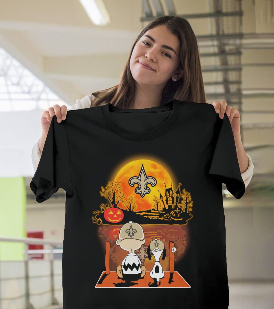 New Orleans Saints Halloween Snoopy Charlie Brown Pumpkin Scene T-Shirt