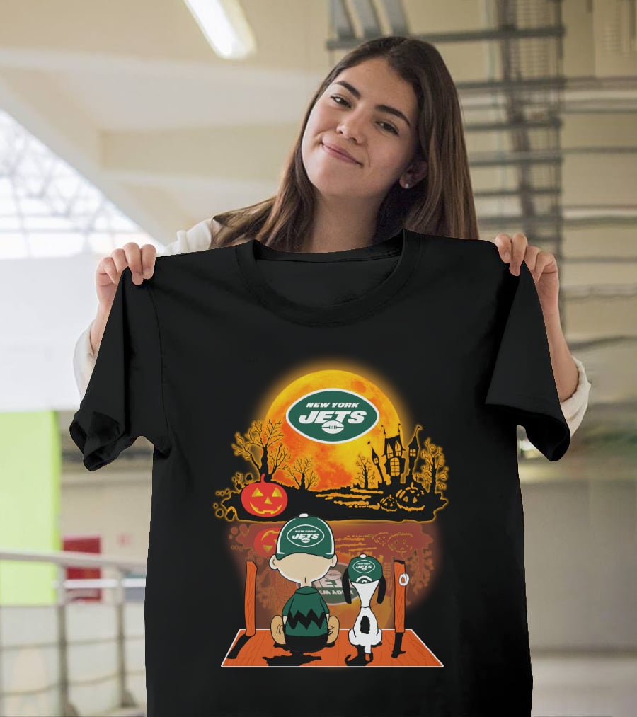 New York Jets Halloween Snoopy And Charlie Brown With Pumpkin T-Shirt