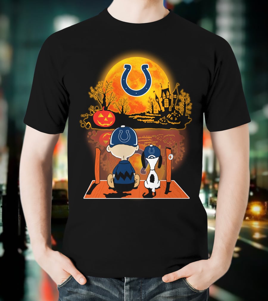 Indianapolis Colts Snoopy And Charlie Brown Halloween Pumpkin Night Scene T-Shirt