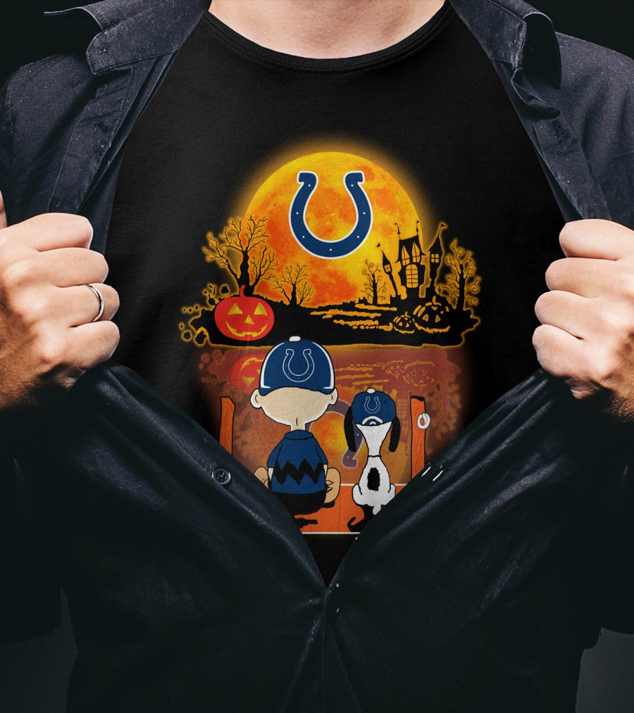 Indianapolis Colts Snoopy And Charlie Brown Halloween Pumpkin Night Scene T-Shirt