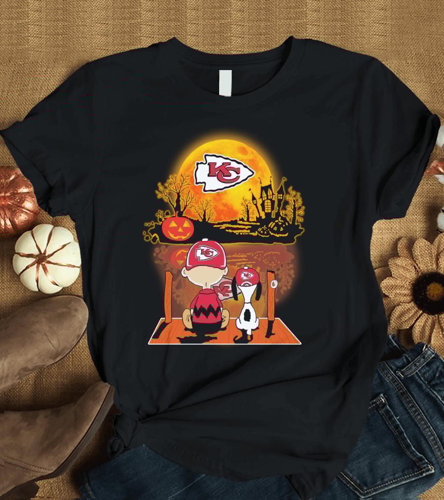 Kansas City Chiefs Snoopy And Charlie Brown Halloween Pumpkin Moon T-Shirt