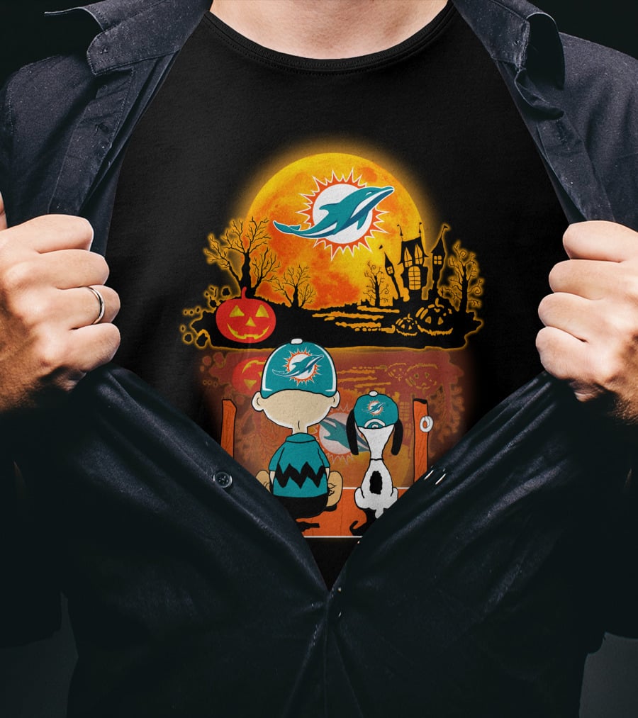 Miami Dolphins Snoopy And Charlie Brown Halloween Pumpkin Moon T-Shirt
