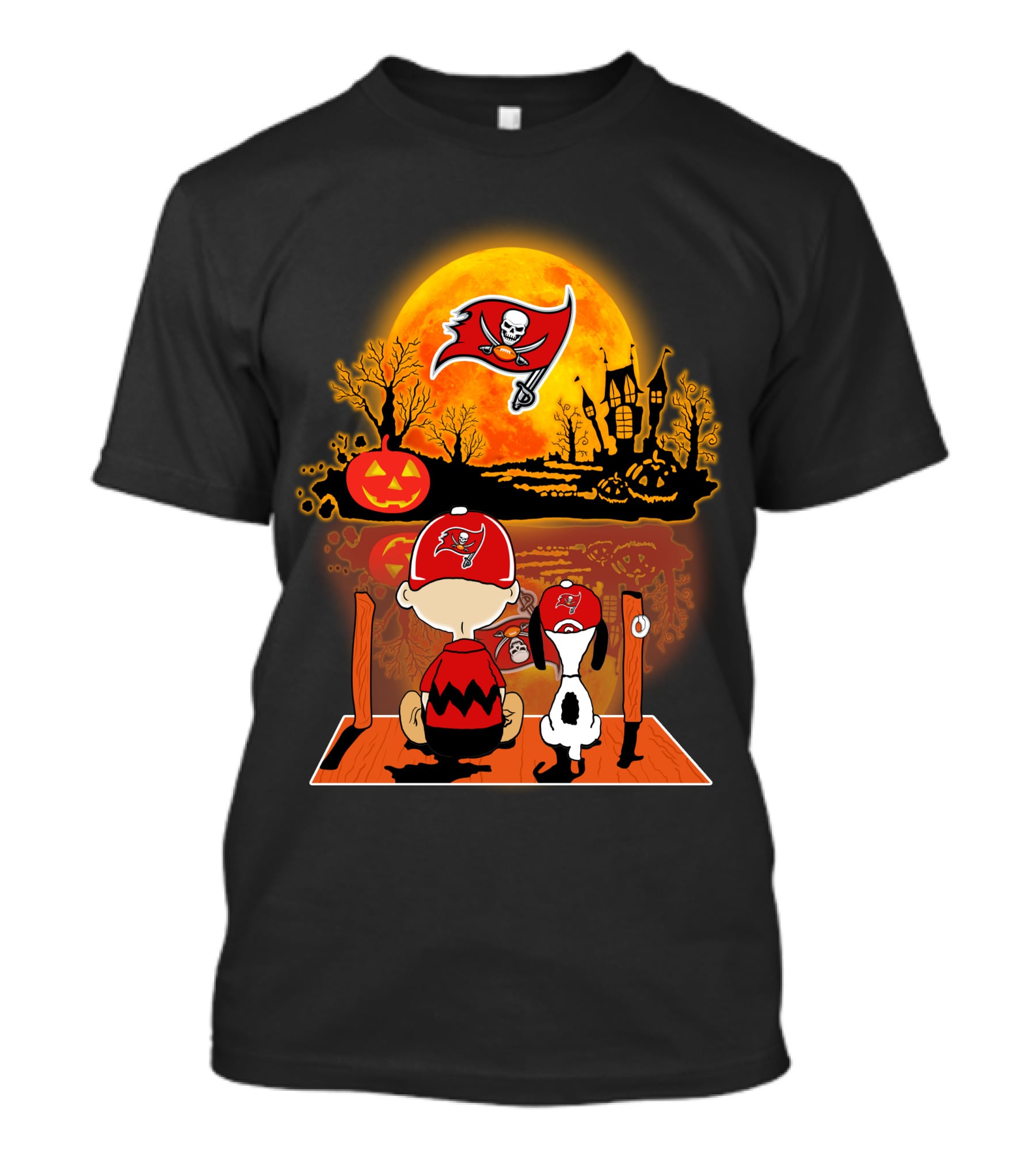 Tampa Bay Buccaneers Snoopy And Charlie Brown Halloween Pumpkin Full Moon Scene T-Shirt