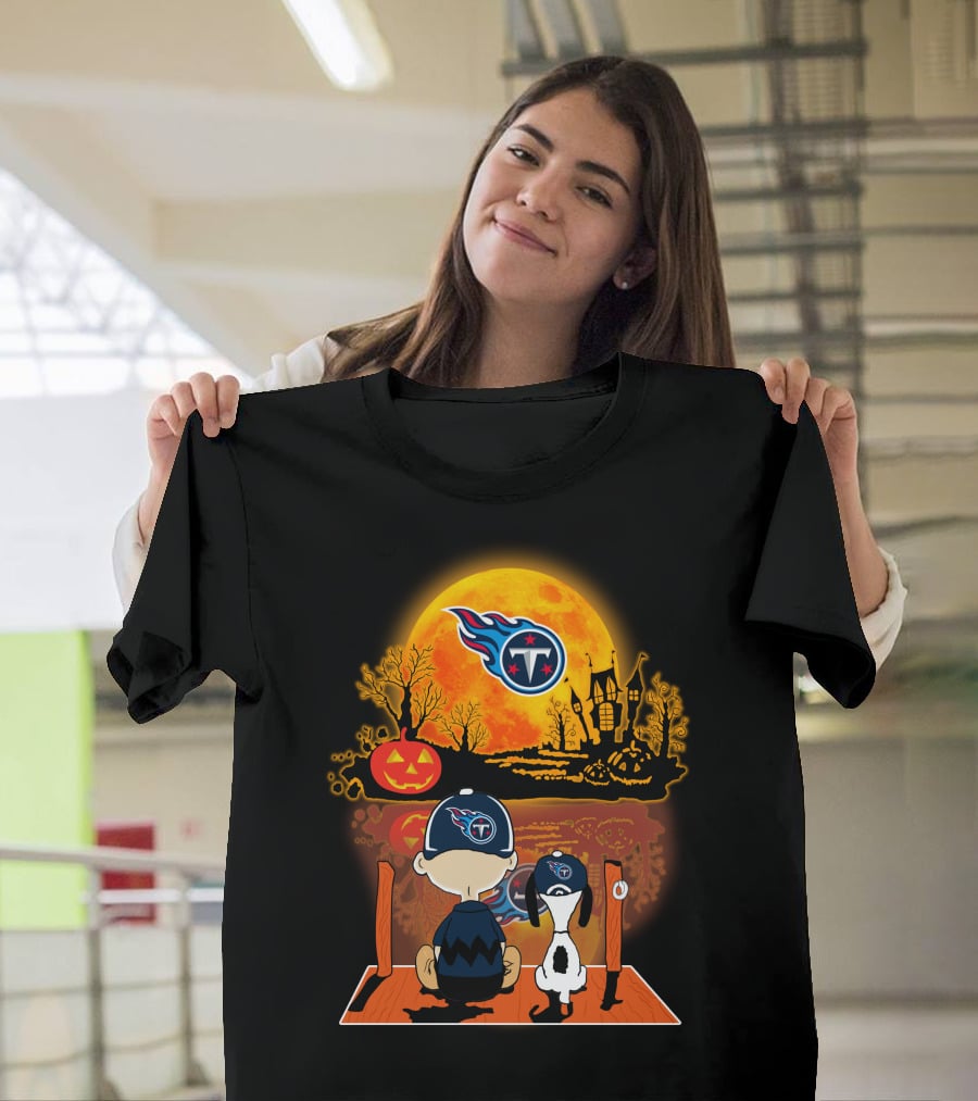 Tennessee Titans Snoopy And Charlie Brown Halloween Pumpkin Moon T-Shirt