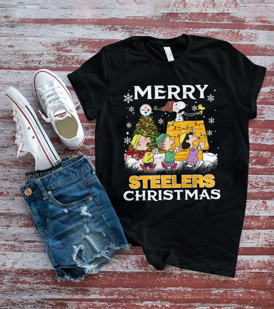 Merry Christmas Steelers Snoopy Peanuts Characters Weihnachten T-Shirt