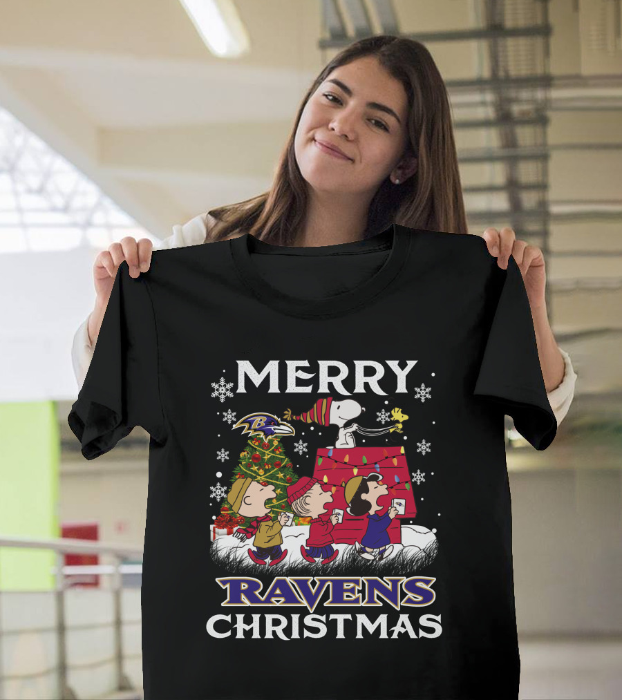 Baltimore Ravens Snoopy Merry Christmas Peanuts Lucy Linus Woodstock T-Shirt