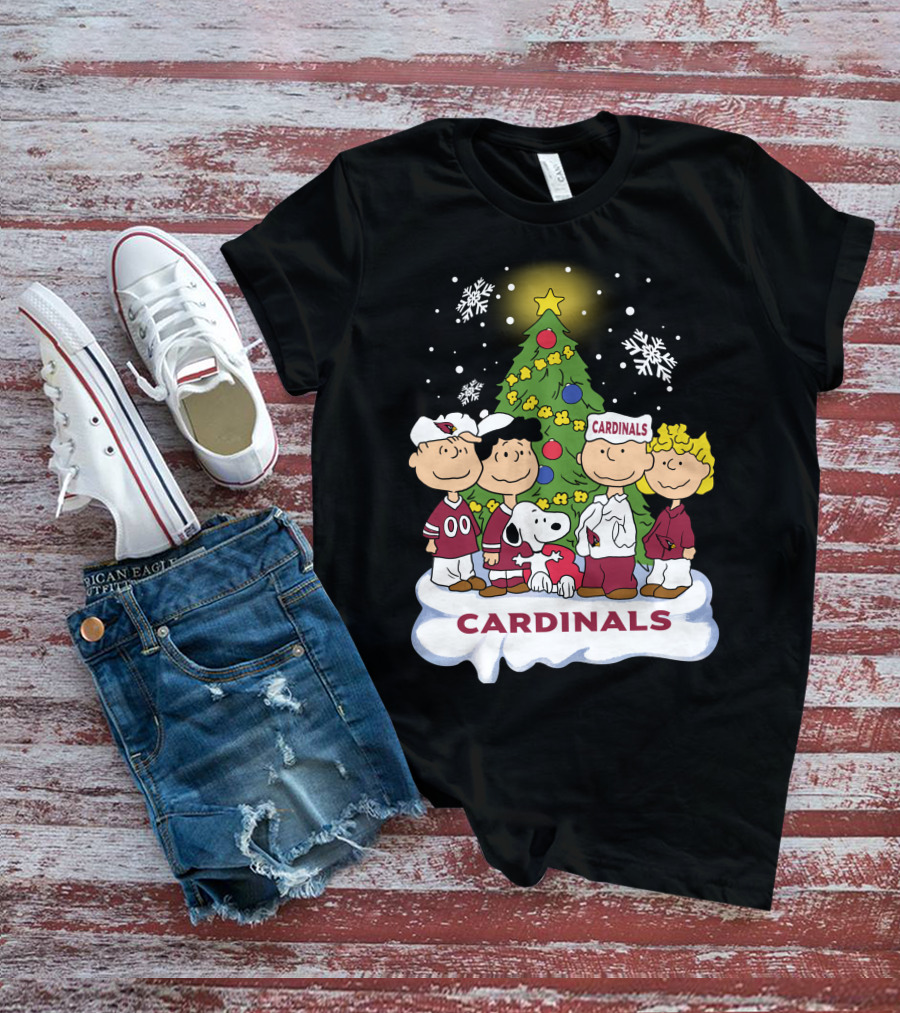 Snoopy Cardinals Christmas Peanuts Gang T-Shirt