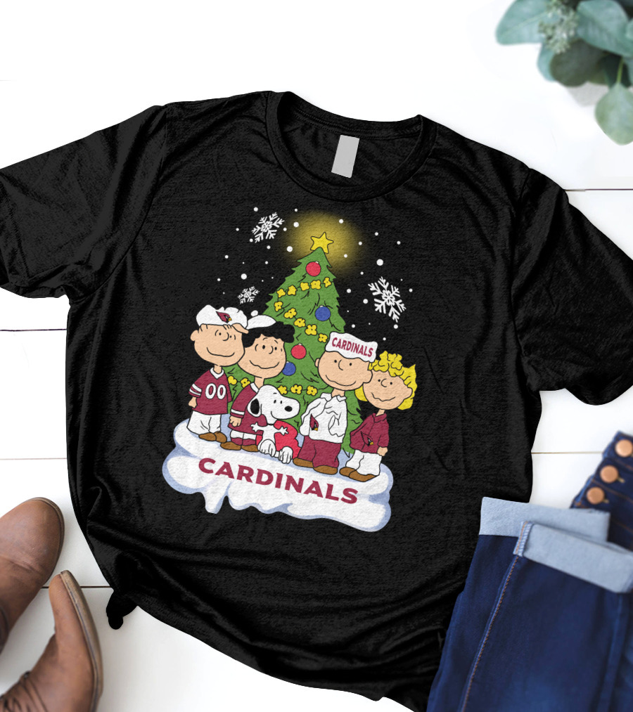 Snoopy Cardinals Christmas Peanuts Gang T-Shirt