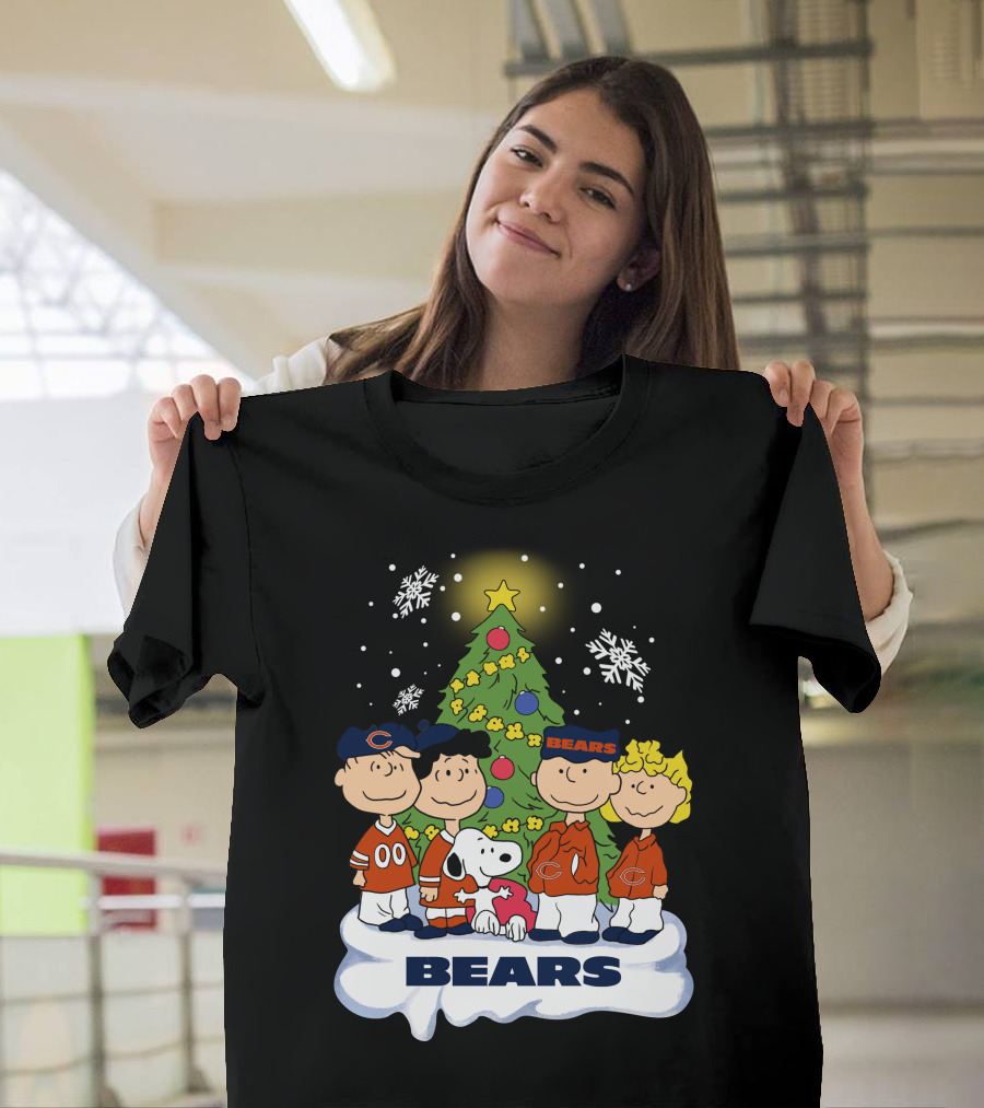 Peanuts Christmas Chicago Bears Snoopy Winter Scene T-Shirt