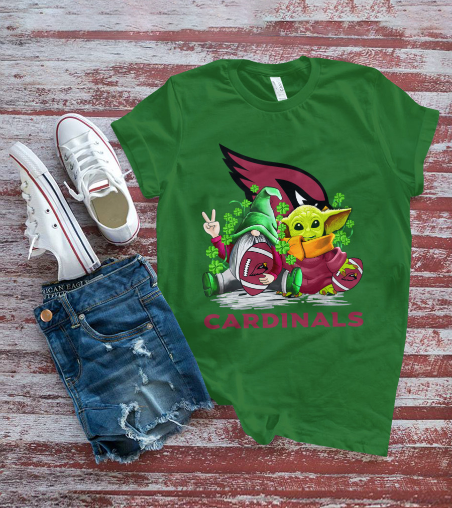 Arizona Cardinals Football Patrick's Day Gnome And Baby Alien With Shamrocks T-Shirt