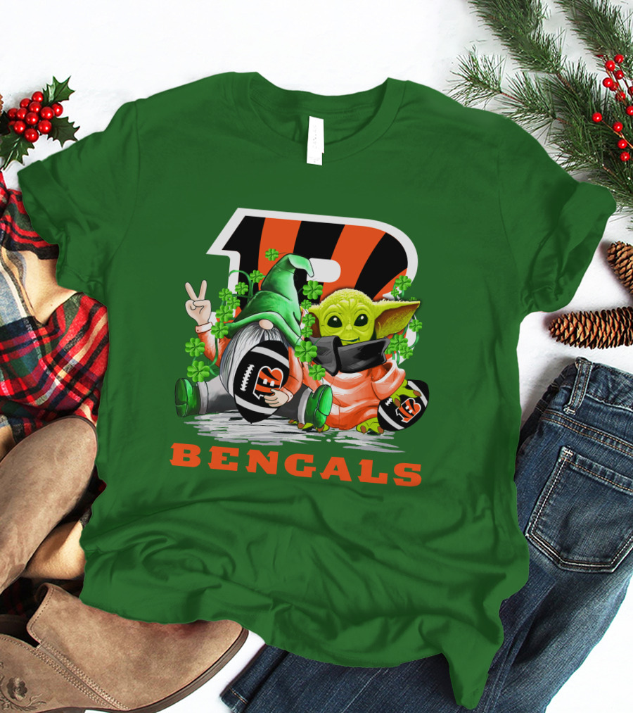 Cincinnati Bengals St. Patrick's Day Gnome And Baby Yoda Football T-Shirt
