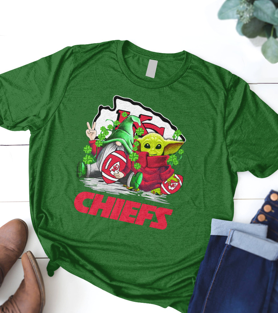Kansas City Chiefs St. Patrick's Day Football Gnome And Baby Alien T-Shirt