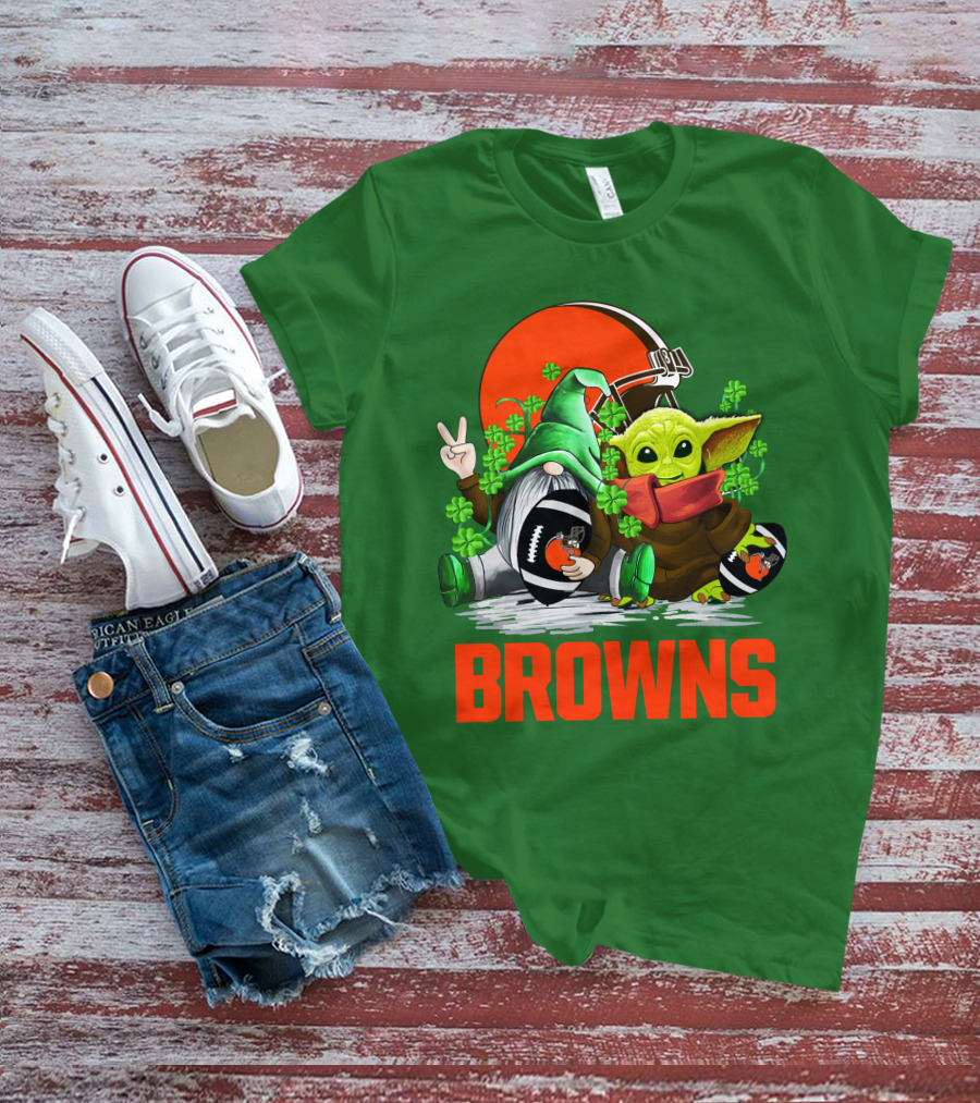 Cleveland Browns Football St. Patrick's Day Gnome And Baby Yoda T-Shirt