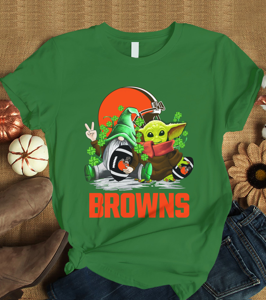 Cleveland Browns Football St. Patrick's Day Gnome And Baby Yoda T-Shirt