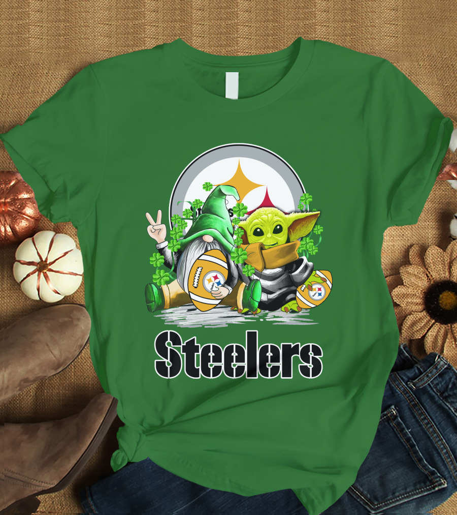 Steelers St. Patrick's Day Football Gnome And Baby Yoda With Shamrocks T-Shirt