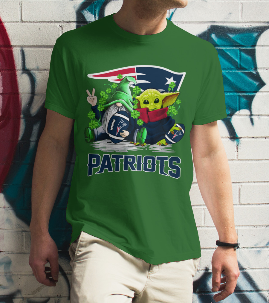 New England Patriots St. Patrick's Day Gnome And Green Alien Football T-Shirt