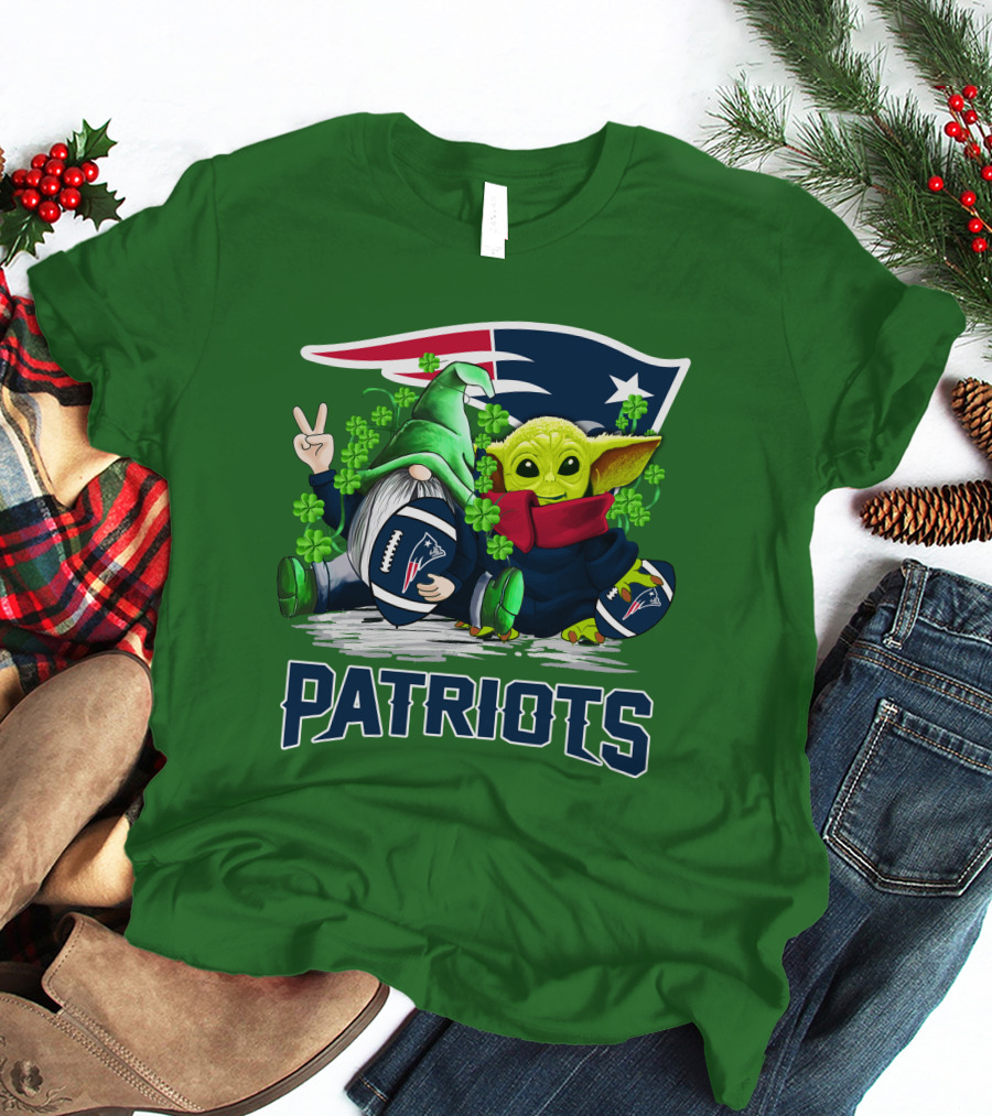 New England Patriots St. Patrick's Day Gnome And Green Alien Football T-Shirt