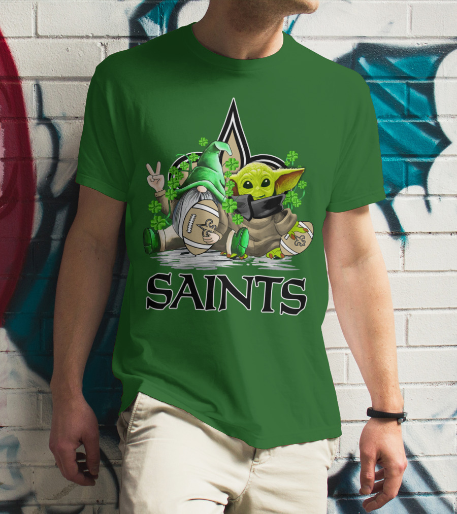 New Orleans Saints Football St. Patrick’s Day Gnome And Baby Alien With Shamrocks T-Shirt