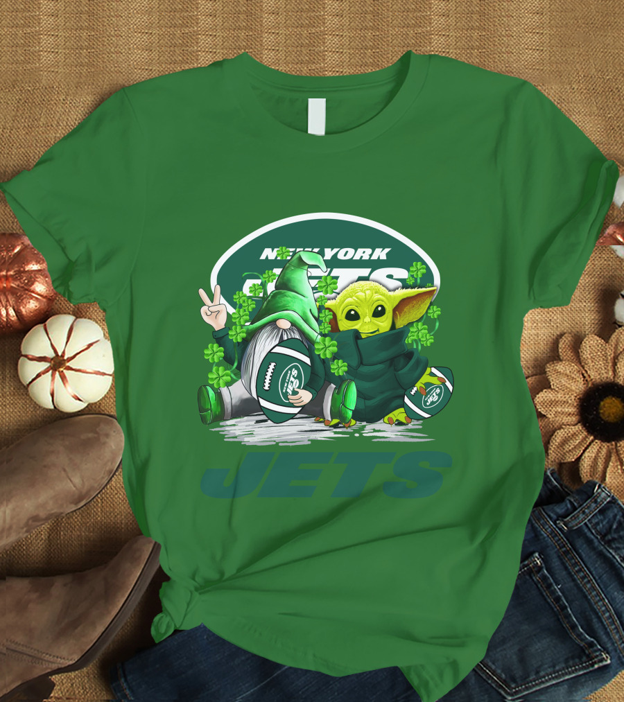 New York Jets Football St. Patrick's Day Baby Yoda And Gnome With Shamrocks T-Shirt