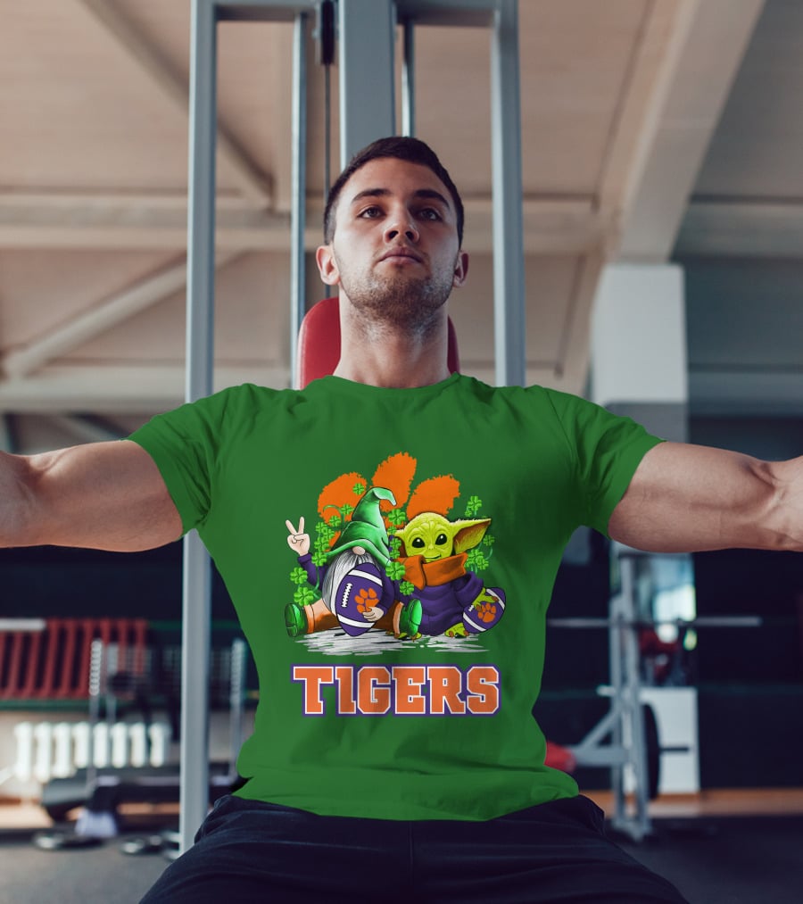 Clemson Tigers St. Patrick’s Day Football Gnome And Baby Yoda T-Shirt