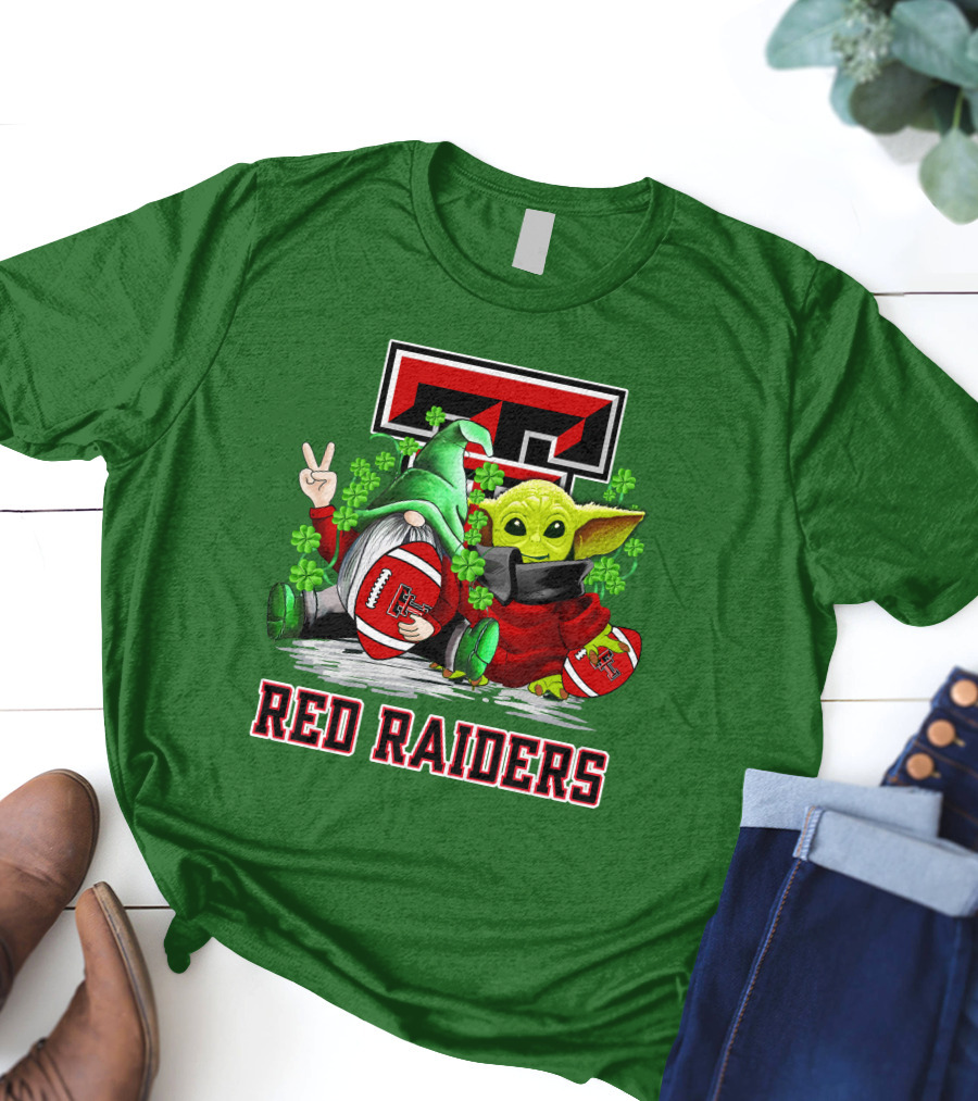 Texas Tech Red Raiders St. Patrick’s Day Football Gnome And Baby Alien With Shamrocks T-Shirt