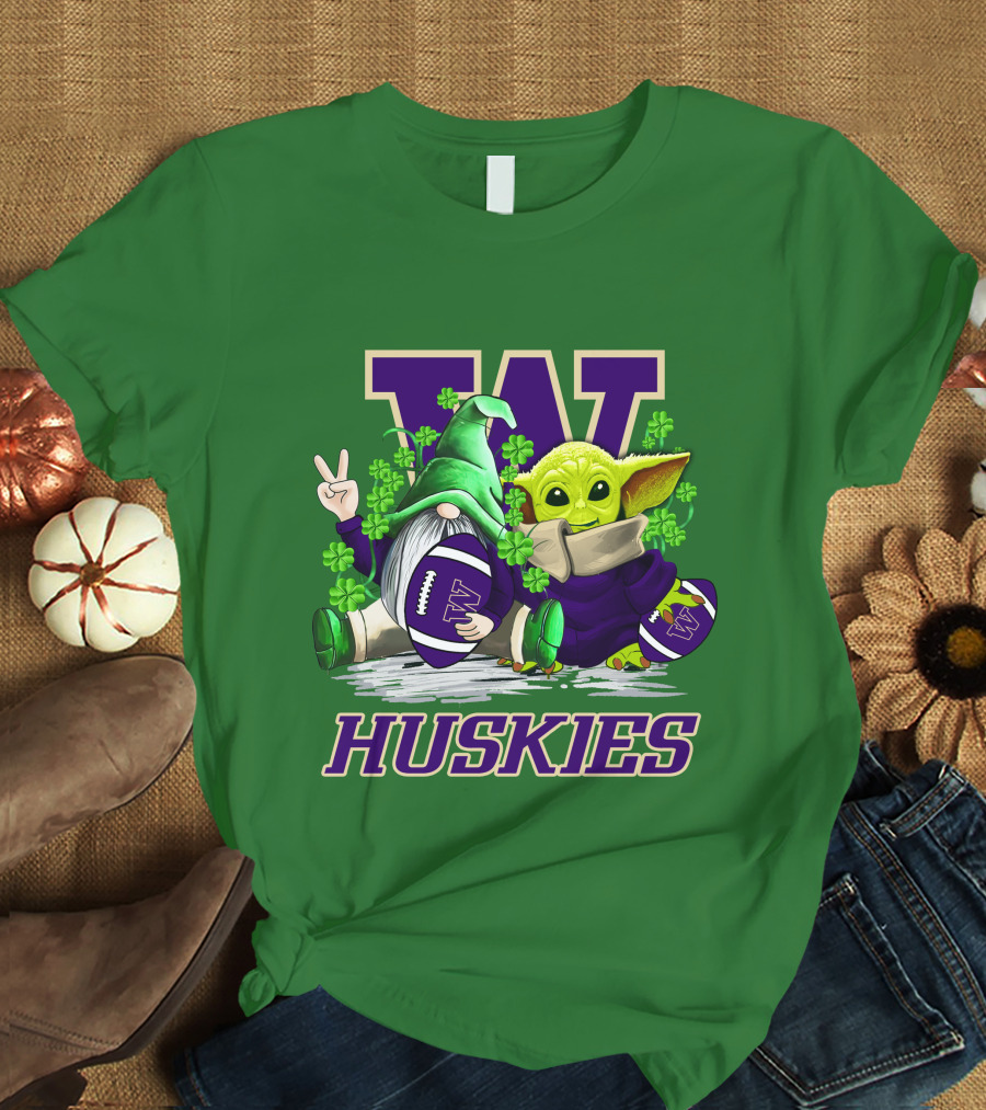 Washington Huskies Football St. Patrick’s Day Gnome And Baby Yoda With Shamrocks T-Shirt