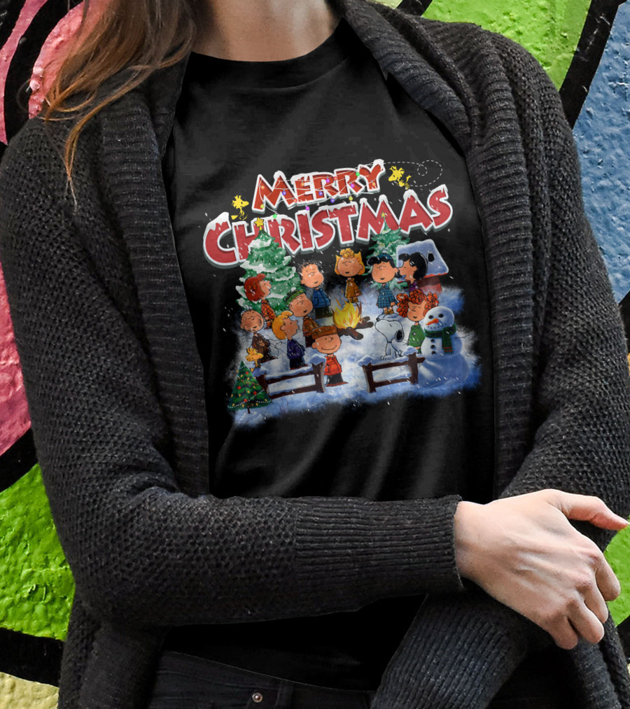 MERRY CHRISTMAS Charlie Brown Snoopy Peanuts Campfire Snowman T-Shirt