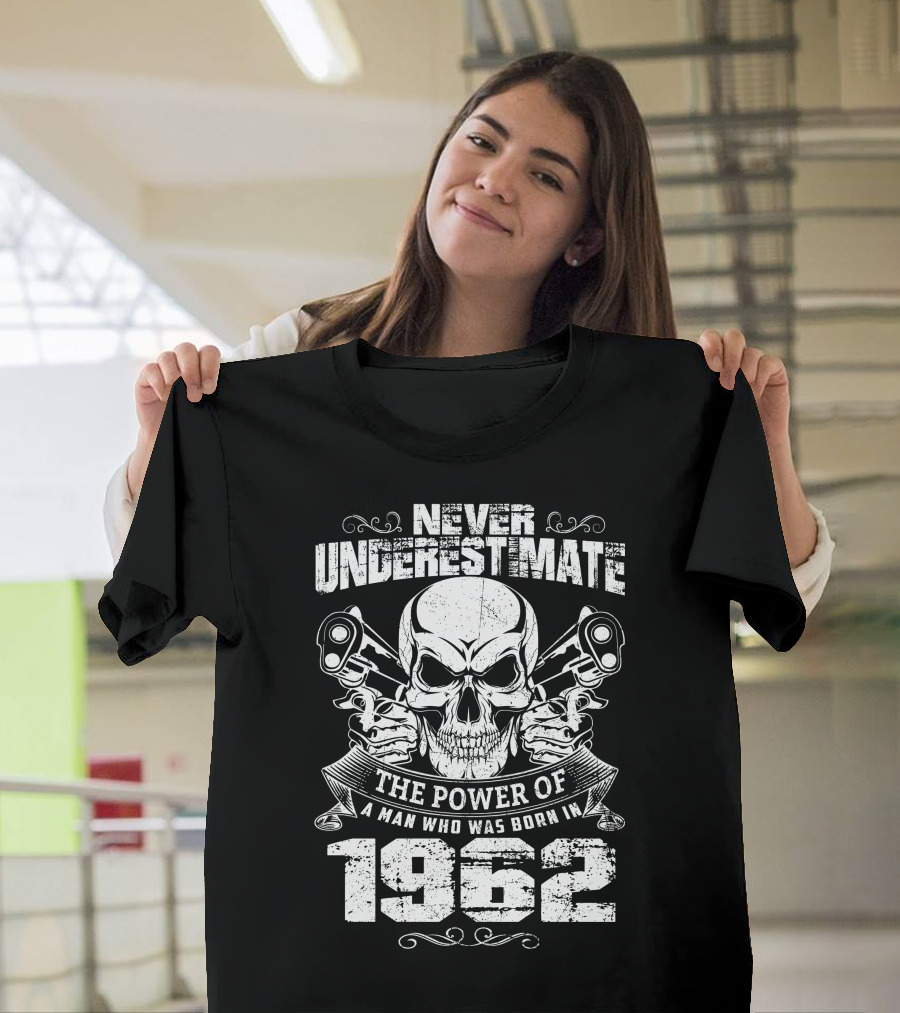 Never Underestimate The Power Of A Man Who Was Born In 1962 Skull And Pistons T-Shirt