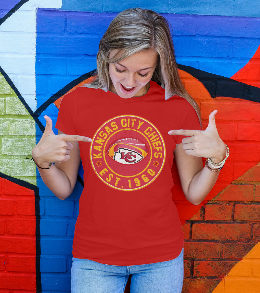 Kansas City Chiefs Est. 1960 Red Distressed Logo Vintage Football Badge T-Shirt