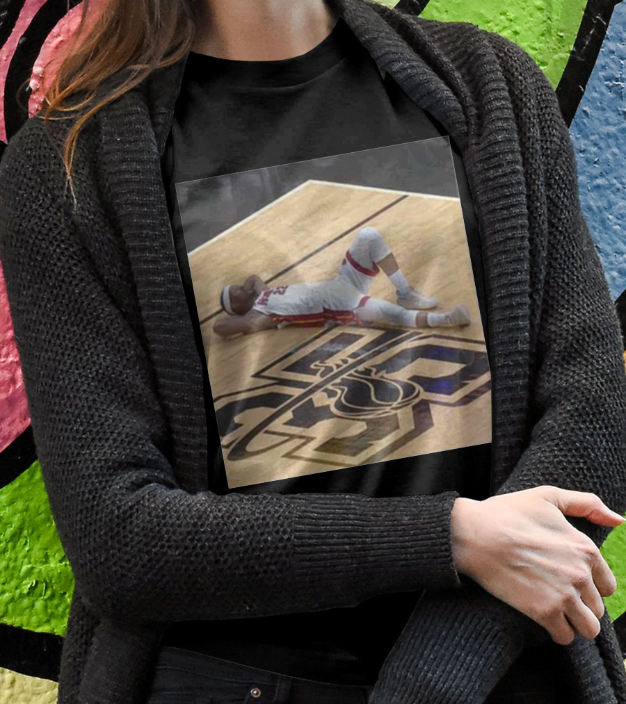 Court Culture Himmy Moments Heat Basketball Player Relaxing Iconic Court Pose T-Shirt